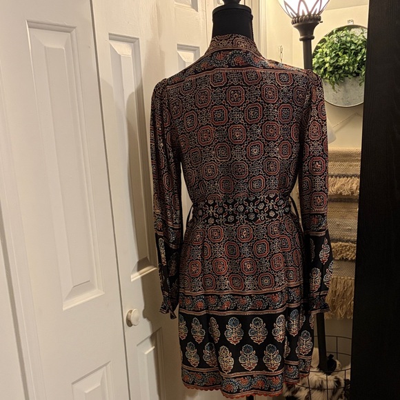 SAL ROSA Chic Long Sleeve Patterned Mini Dress - Picture 2 of 7